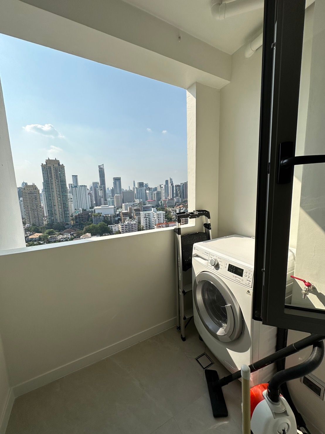 [SUA-43] D.S. Tower 2 Sukhumvit 39 Condominium (ดี.เอส. ทาวเวอร์ 2 สุขุมวิท 39 คอนโดมิเนียม) : ขายคอนโดมิเนียม 3 ห้องนอน ใกล้อโศก นัดชมได้เลยวันนี้