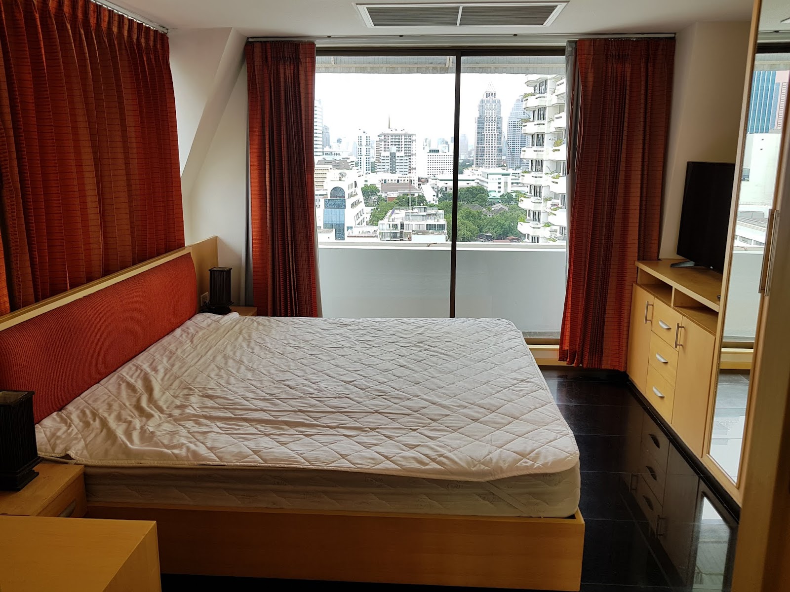 [CHC-74] Diamond Tower Condominium (ไดมอนด์ ทาวเวอร์ คอนโดมิเนียม) : ขายคอนโดมิเนียม 3 ห้องนอน ใกล้ช่องนนทรี/สาทร คอนโดทำเลที่ใช่