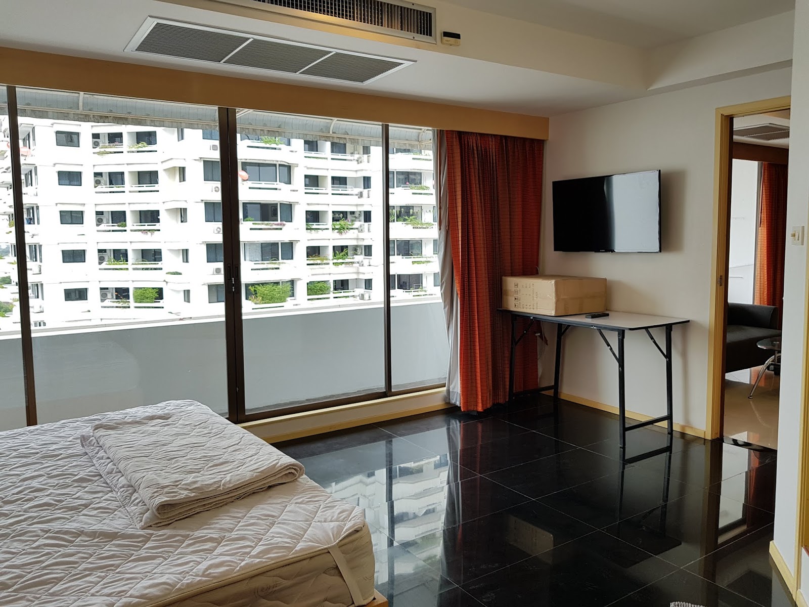 [CHC-74] Diamond Tower Condominium (ไดมอนด์ ทาวเวอร์ คอนโดมิเนียม) : ขายคอนโดมิเนียม 3 ห้องนอน ใกล้ช่องนนทรี/สาทร คอนโดทำเลที่ใช่