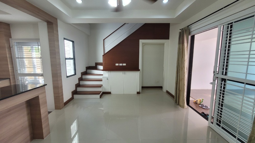 [HU-35] Townhome for SALE! Near Sutthisan (ขายทาวน์โฮม 3 ชั้น 16 ตรว. ย่านสุทธิสาร) : ขายทาวน์เฮ้าส์ 3 ห้องนอน ใกล้สุทธิสาร บ้านสวย น่าลงทุน