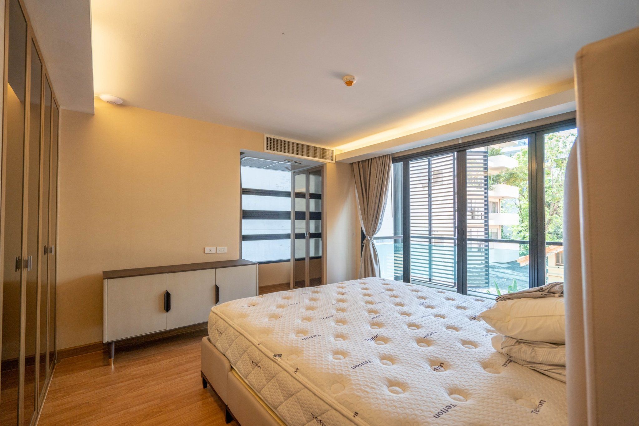 [PL-162] L8 Residence (แอล8 เรสซิเดนซ์) : คอนโดมิเนียมให้เช่า 3 ห้องนอน ใกล้เพลินจิต ห้องเช่า ทำเลดี พร้อมเข้าอยู่ ด่วน!