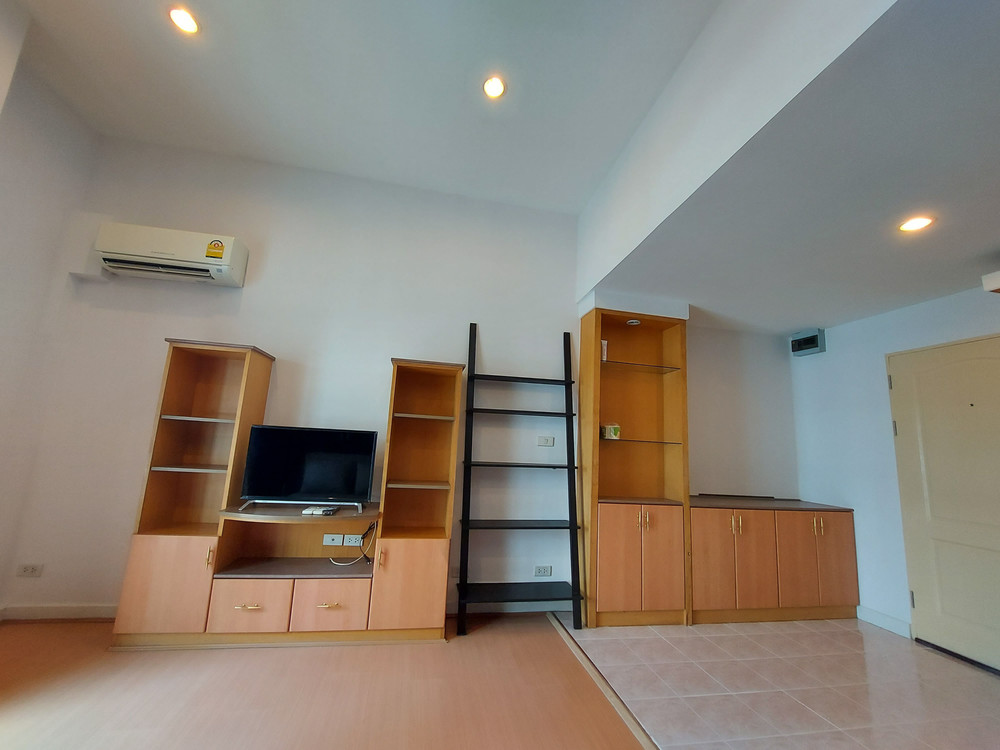 [SI-57] Silom Terrace Condominium (สีลม เทอเรส คอนโดมิเนียม) : คอนโดมิเนียมให้เช่า 1 ห้องนอน ใกล้ศาลาแดง คอนโดให้เช่า ติดต่อเราเลย!