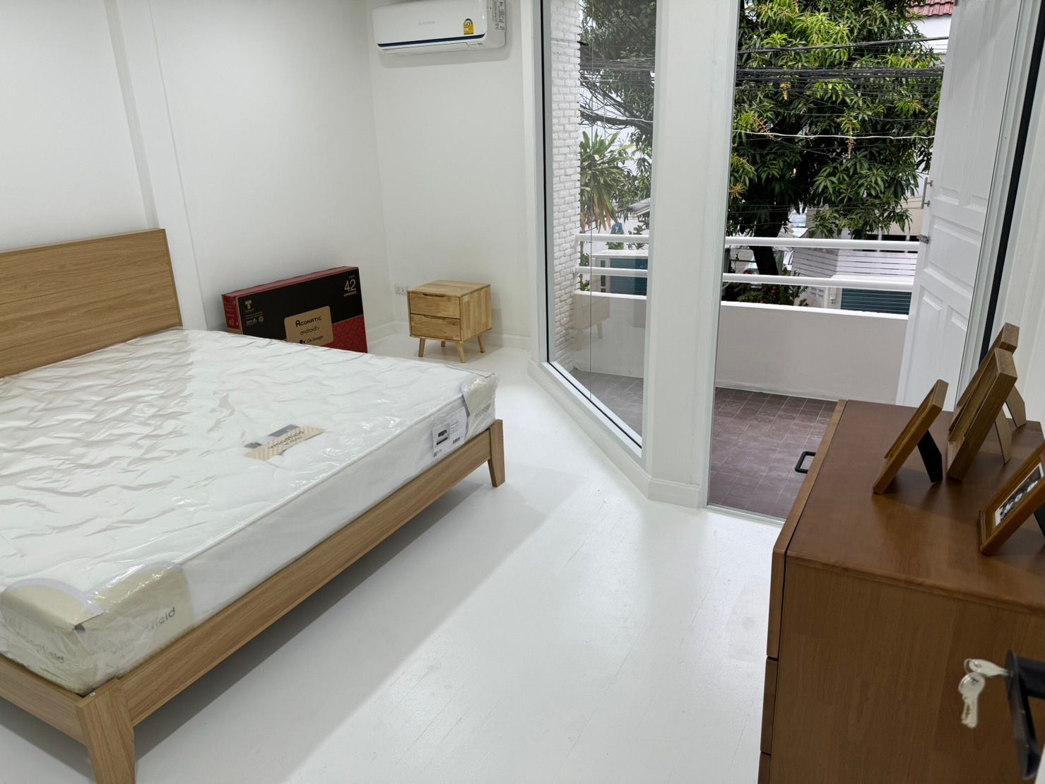 [SUE-131] Townhouse for rent near Ekkamai (ทาวน์เฮ้าส์ให้เช่า ใกล้เอกมัย) : ทาวน์เฮ้าส์ให้เช่า เลี้ยงสัตว์ได้ 3 ห้องนอน ใกล้เอกมัย บ้านให้เช่า พร้อมเข้าอยู่ ด่วน!