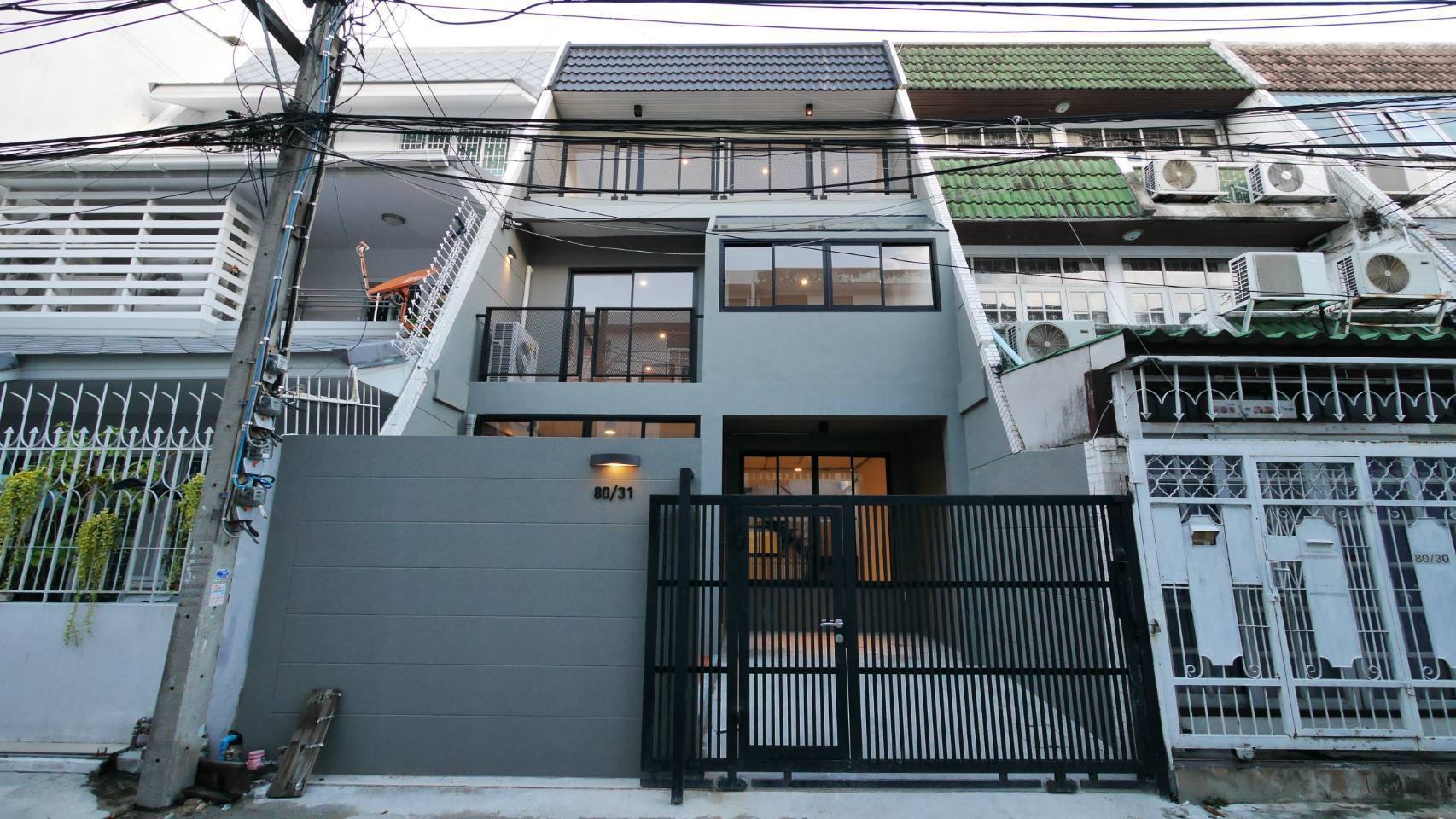 [SUE-26] Townhouse for rent HQ2 Near Ekkamai (ทาวน์เฮ้าส์ให้เช่า HQ2 ใกล้ BTS เอกมัย) : ทาวน์เฮ้าส์ให้เช่า 3 ห้องนอน ใกล้เอกมัย บ้านสวย ทำเลดี