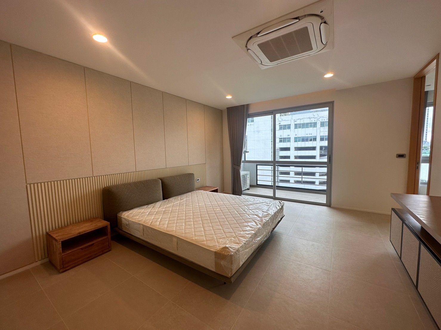 [SUE-93] Chaiyapruk Place Condominium (ชัยพฤกษ์ เพลส คอนโดมิเนียม) : คอนโดมิเนียมให้เช่า 4 ห้องนอน ใกล้เอกมัย ดีลดี ราคาพิเศษสุดๆ