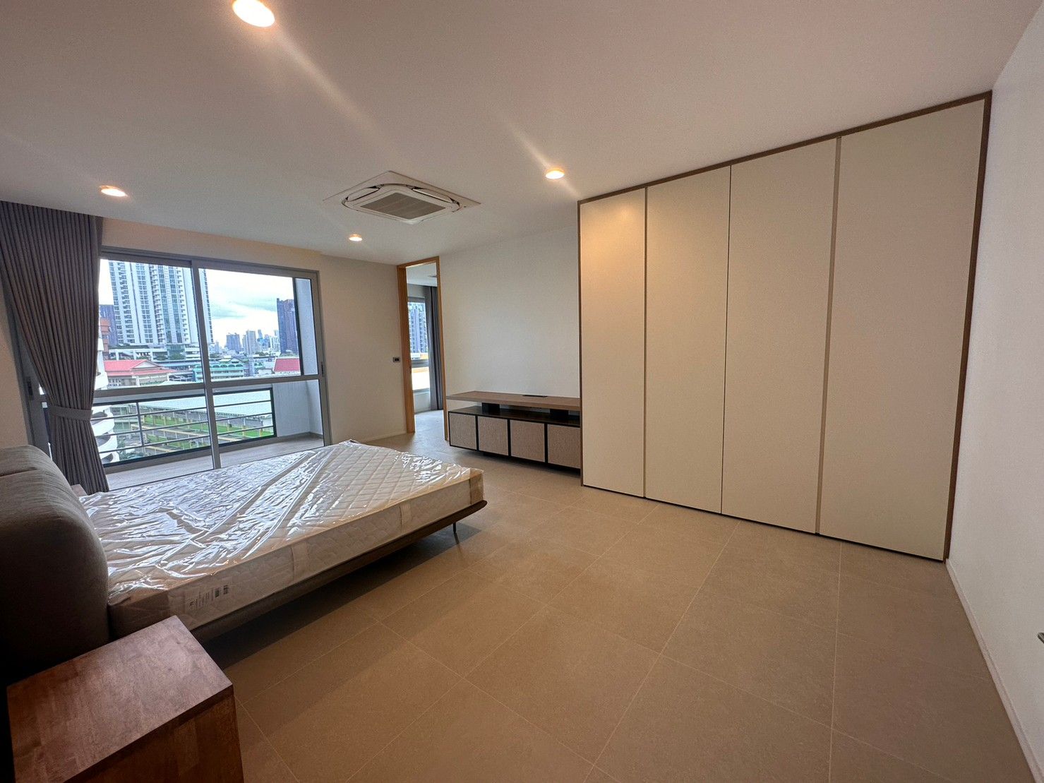 [SUE-93] Chaiyapruk Place Condominium (ชัยพฤกษ์ เพลส คอนโดมิเนียม) : คอนโดมิเนียมให้เช่า 4 ห้องนอน ใกล้เอกมัย ดีลดี ราคาพิเศษสุดๆ