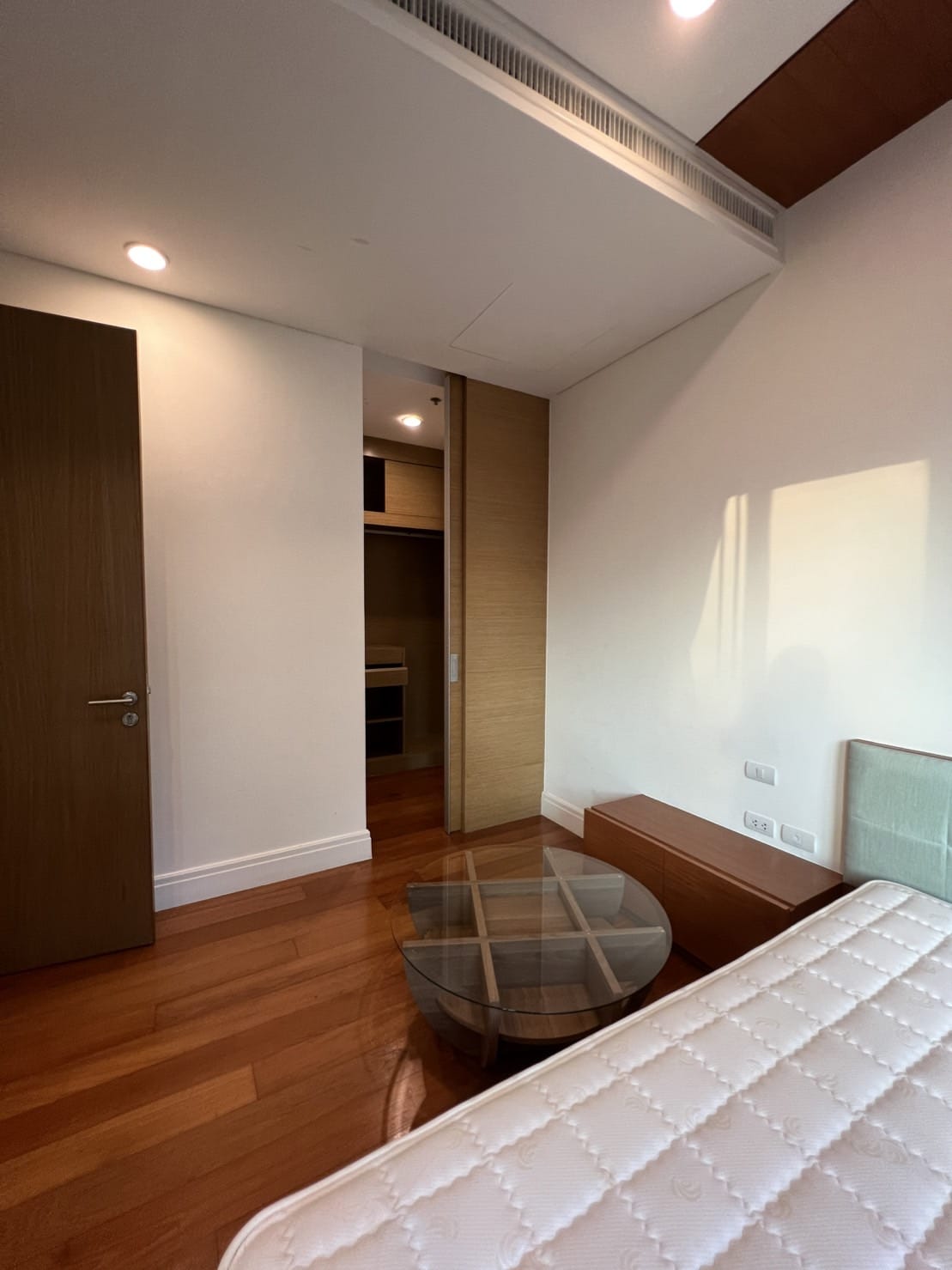 [SUP-77] Bright Sukhumvit 24 Condominium (ไบร์ท สุขุมวิท 24 คอนโดมิเนียม) : คอนโดมิเนียมให้เช่า 2 ห้องนอน ใกล้พร้อมพงษ์ พร้อมเข้าอยู่ทันที นัดดูห้องได้เลย