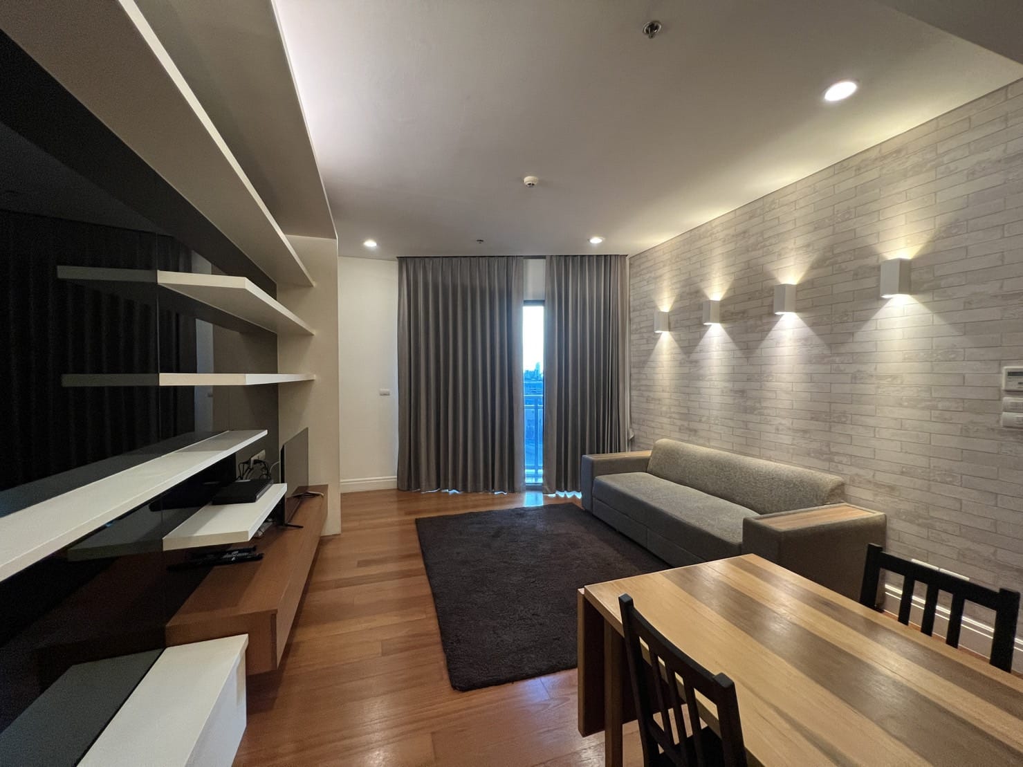 [SUP-77] Bright Sukhumvit 24 Condominium (ไบร์ท สุขุมวิท 24 คอนโดมิเนียม) : คอนโดมิเนียมให้เช่า 2 ห้องนอน ใกล้พร้อมพงษ์ พร้อมเข้าอยู่ทันที นัดดูห้องได้เลย