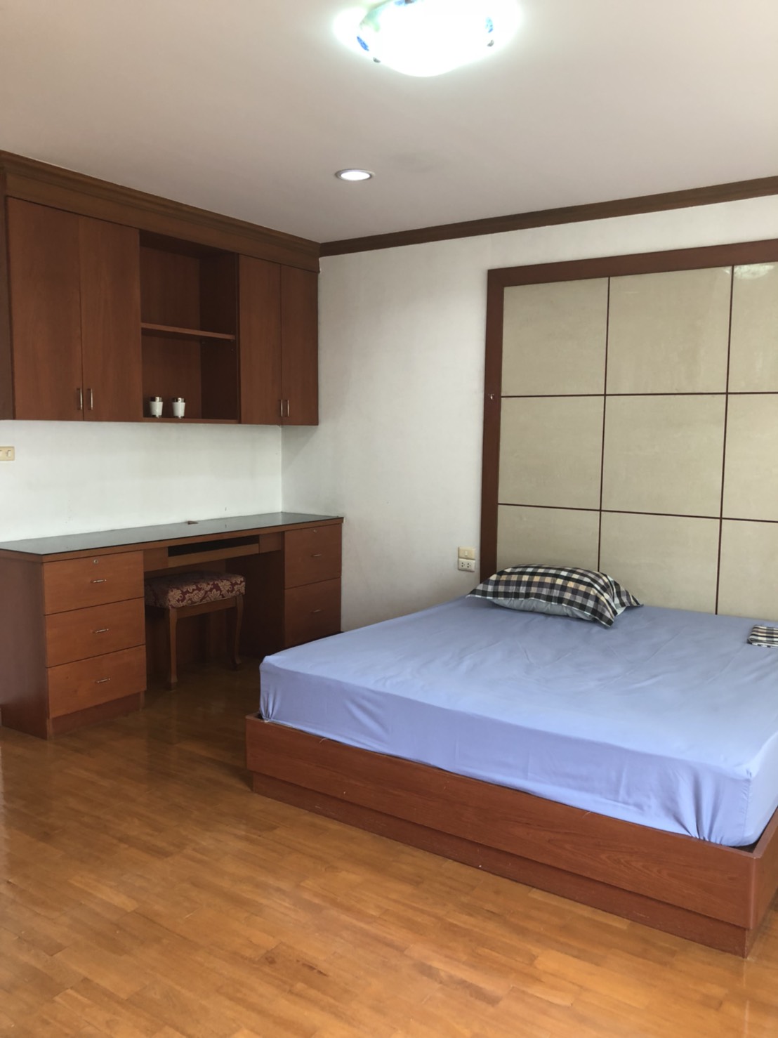 [SUT-128] Baan Klang Krung Thonglor (บ้านกลางกรุงทองหล่อ) : ทาวน์เฮ้าส์ให้เช่า 4 ห้องนอน ใกล้ทองหล่อ บ้านนี้ดี อยู่แล้วรวย