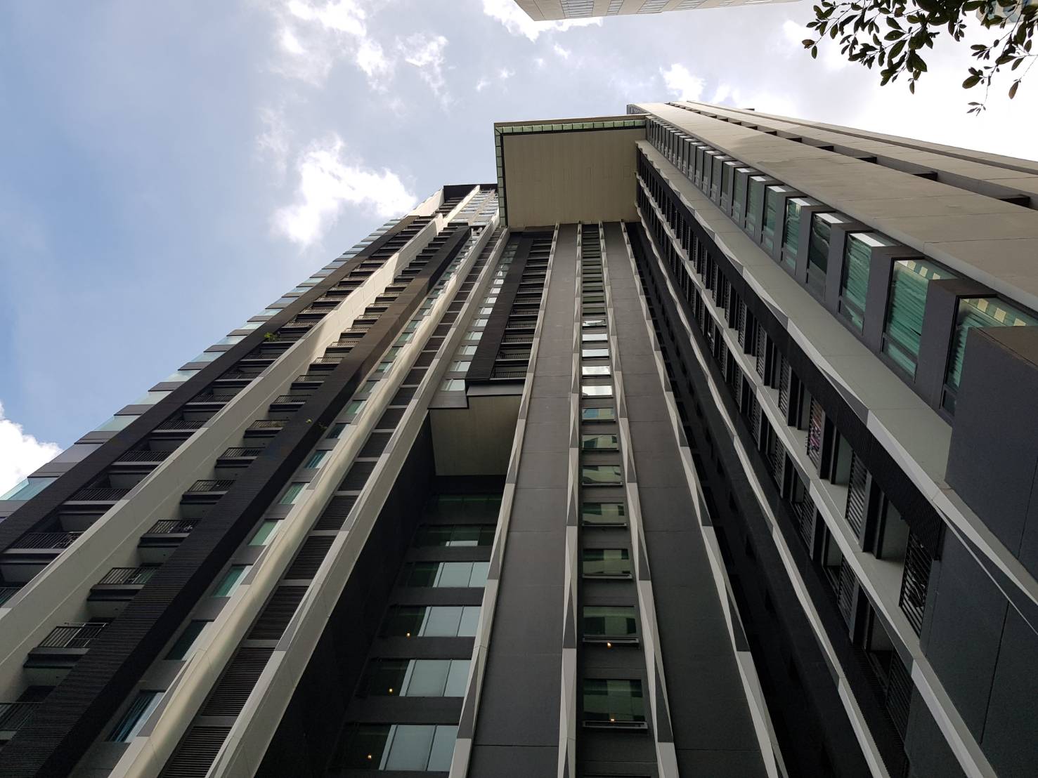 [SUT-143] Eight Thonglor Residence Condominium (เอท ทองหล่อ เรสซิเดนส์ซ คอนโดมิเนียม) : คอนโดมิเนียมให้เช่า 1 ห้องนอน ใกล้ทองหล่อ คอนโดดี ทำเลได้ ส่วนกลางจัดเต็ม