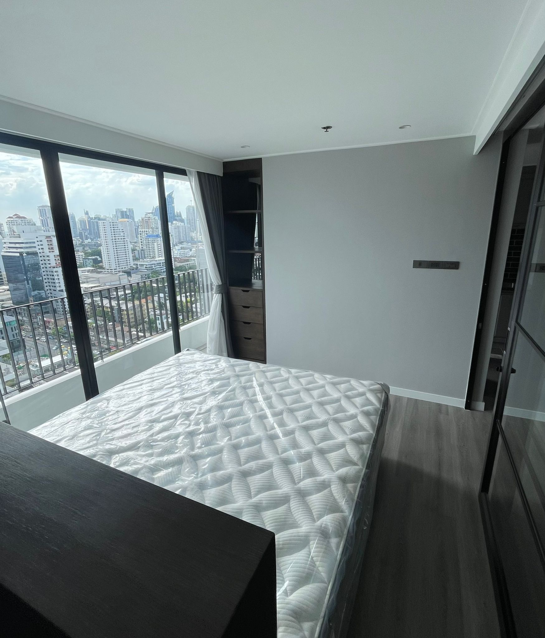 [SUT-155] Icon 3 Condominium (ไอคอน 3 คอนโดมิเนียม) : คอนโดมิเนียมให้เช่า 1 ห้องนอน ใกล้ทองหล่อ ทำเลดีมาก ห้องพร้อมอยู่