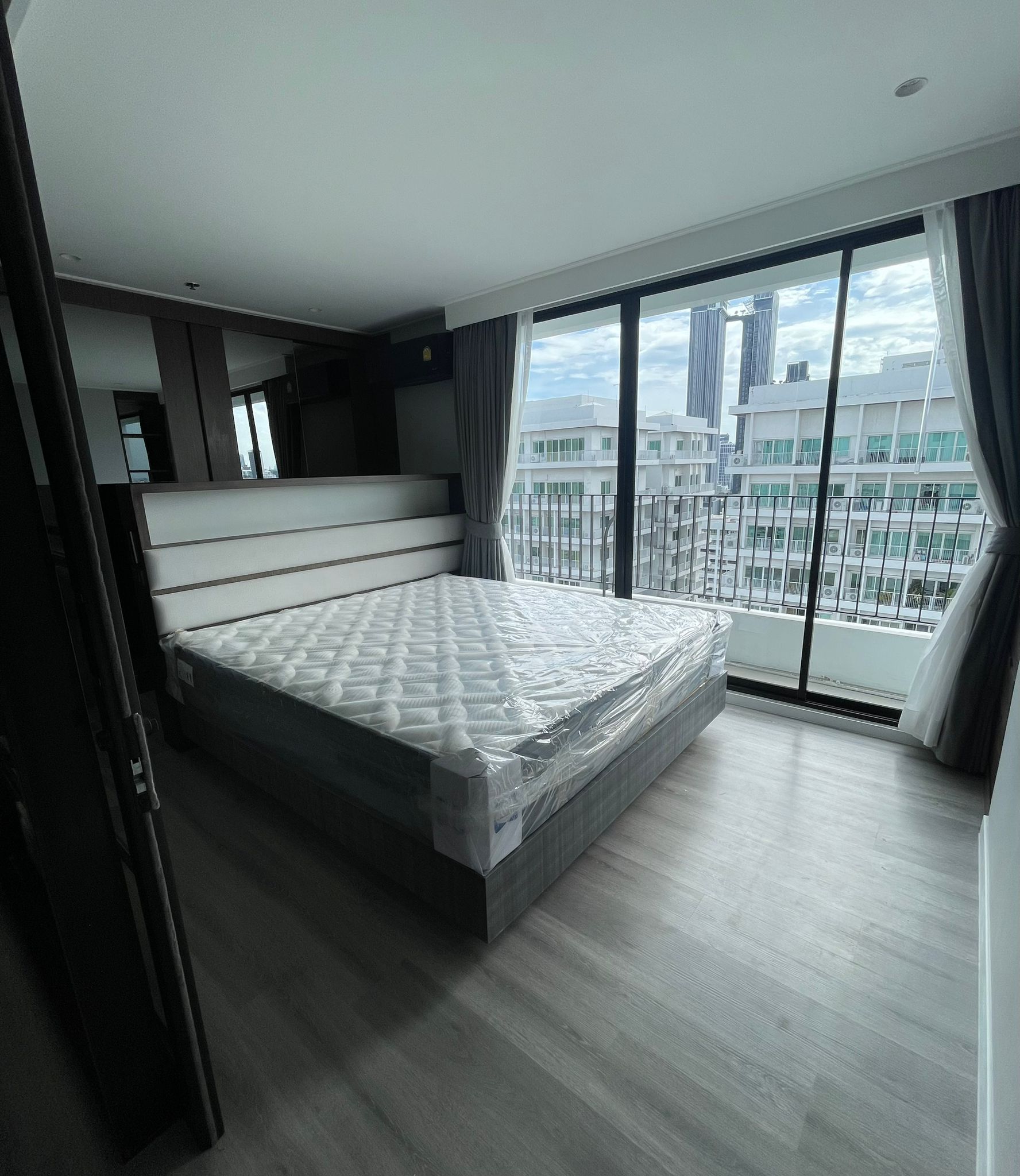 [SUT-155] Icon 3 Condominium (ไอคอน 3 คอนโดมิเนียม) : คอนโดมิเนียมให้เช่า 1 ห้องนอน ใกล้ทองหล่อ ทำเลดีมาก ห้องพร้อมอยู่