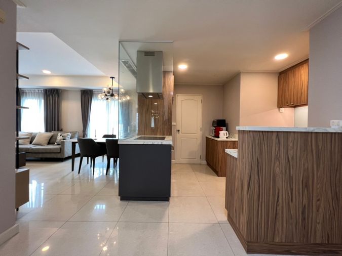 [SUT-182] La Vie En Rose Place Condominium (ลา วี ออง โรส เพลส คอนโดมิเนียม) : ขายคอนโดมิเนียม 2 ห้องนอน ใกล้ทองหล่อ คอนโดสวย ส่วนกลางดี