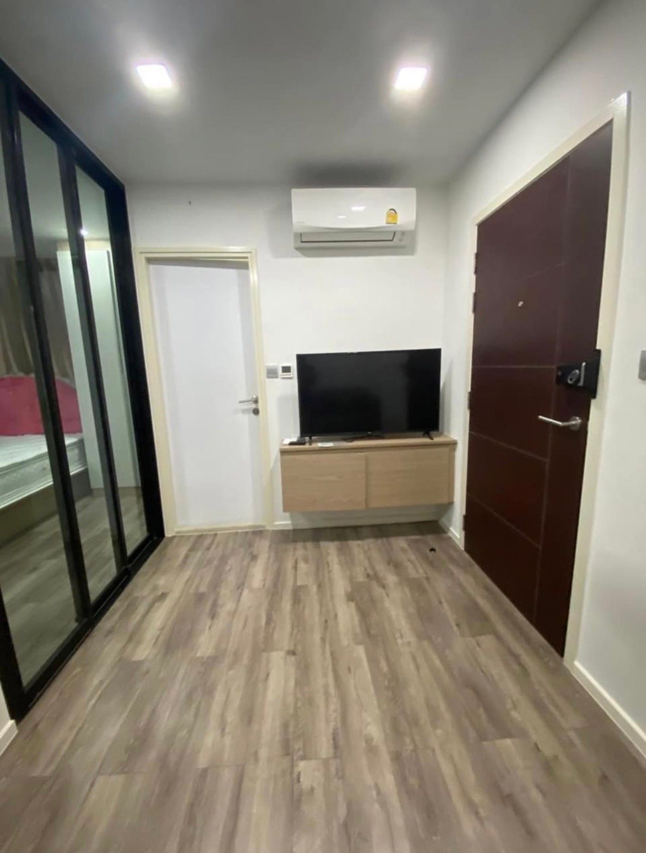 [HU-43] Brown Condo Huaikwang (คอนโด บราวน์ รัชดา-ห้วยขวาง) : คอนโดมิเนียมให้เช่า 1 ห้องนอน ใกล้ห้วยขวาง ห้องเช่า ทำเลดี พร้อมเข้าอยู่ ด่วน!