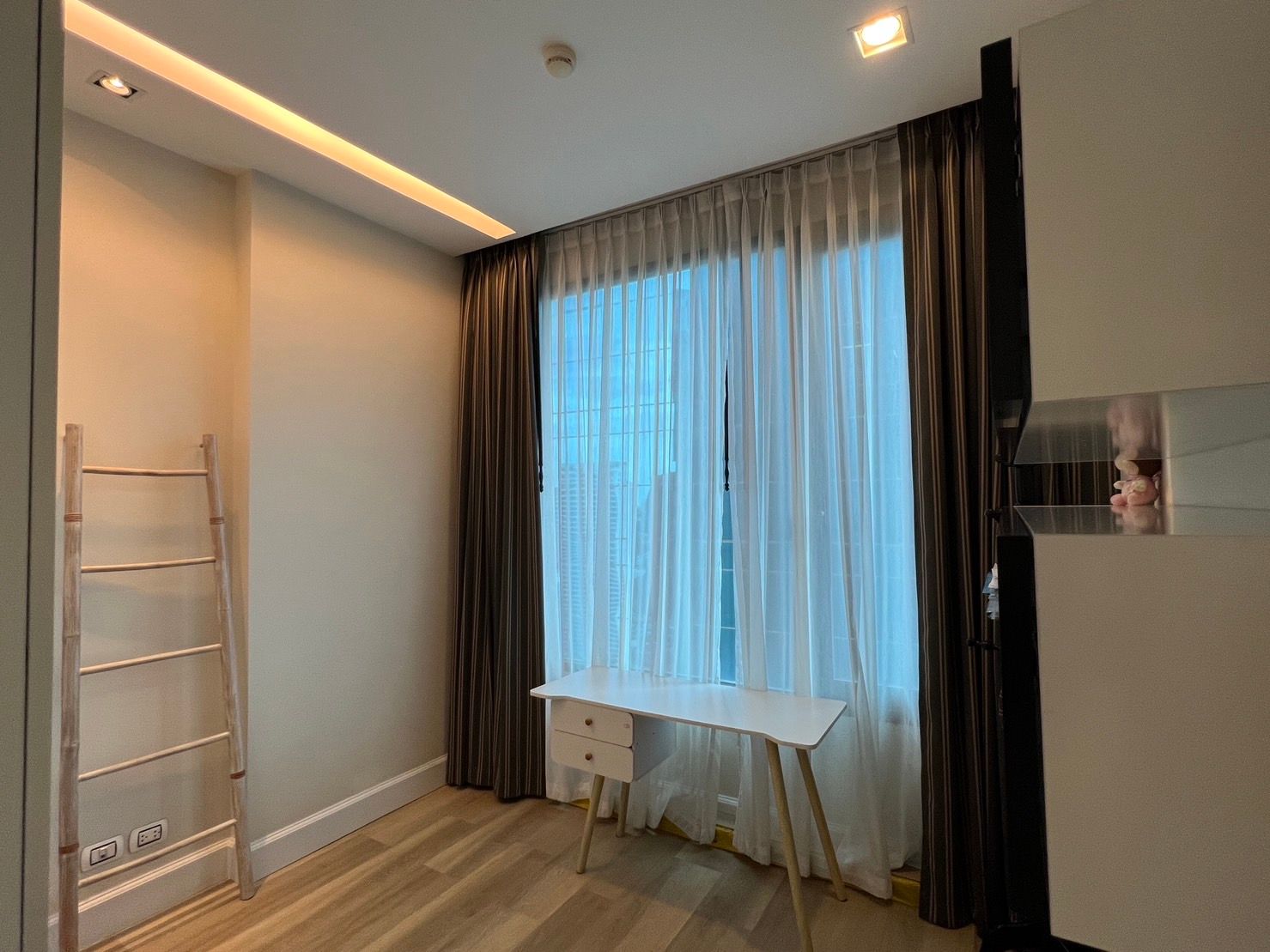 [LA-23] Equinox Paholyothin-Viphavadee (อีควิน๊อกซ์ พหล-วิภา) : ขายคอนโดมิเนียม 2 ห้องนอน ใกล้ลาดพร้าว ซื้ออยู่เอง หรือปล่อยเช่าก็เฮง!