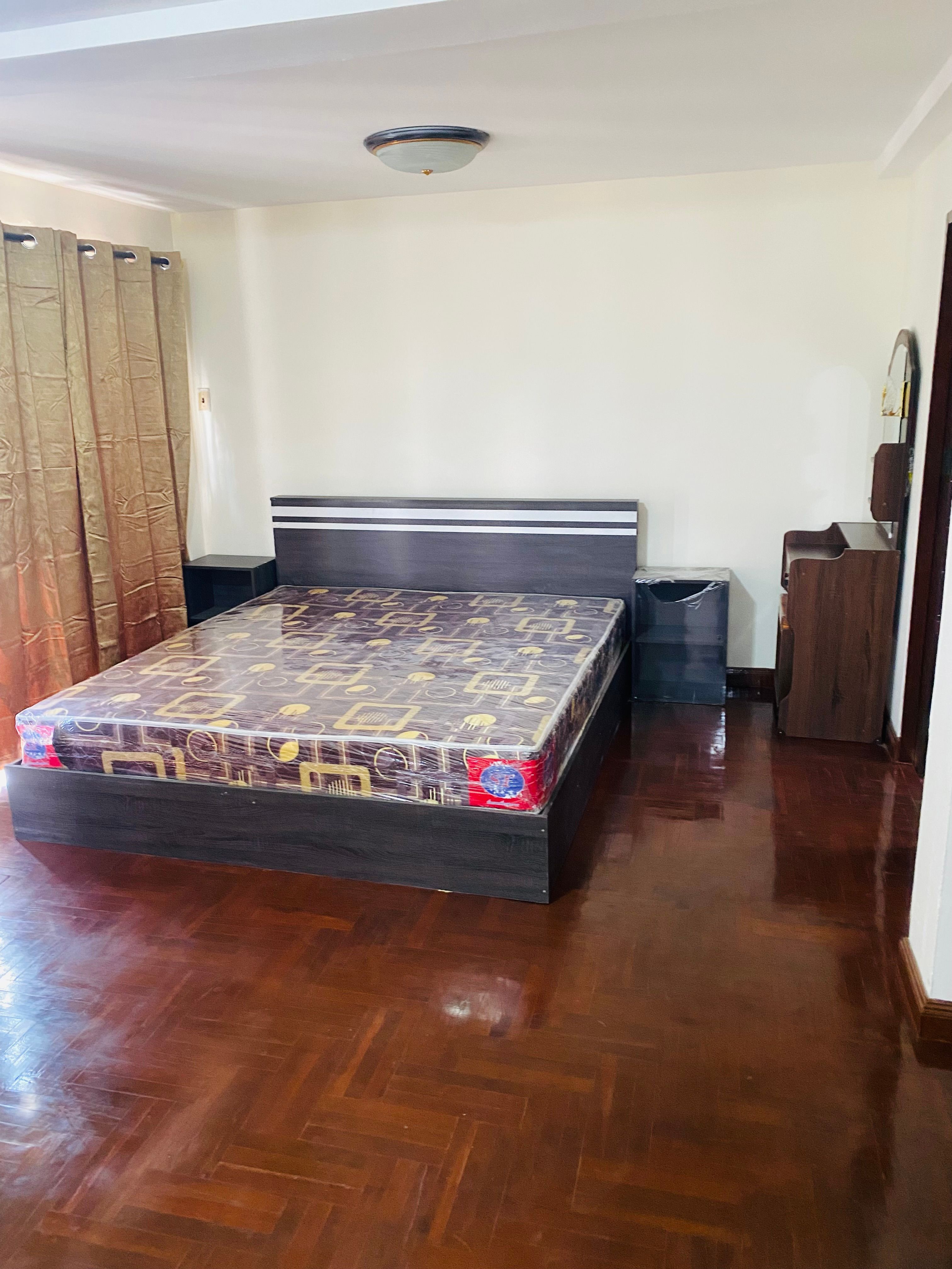 [SUP-345] Townhouse for Rent near BTS Phrom Phong (ทาวน์เฮ้าส์ให้เช่า ใกล้ BTS พร้อมพงษ์) : ทาวน์เฮ้าส์ให้เช่า เลี้ยงสัตว์ได้ 4 ห้องนอน ใกล้พร้อมพงษ์ บ้านสวย น่าอยู่มาก