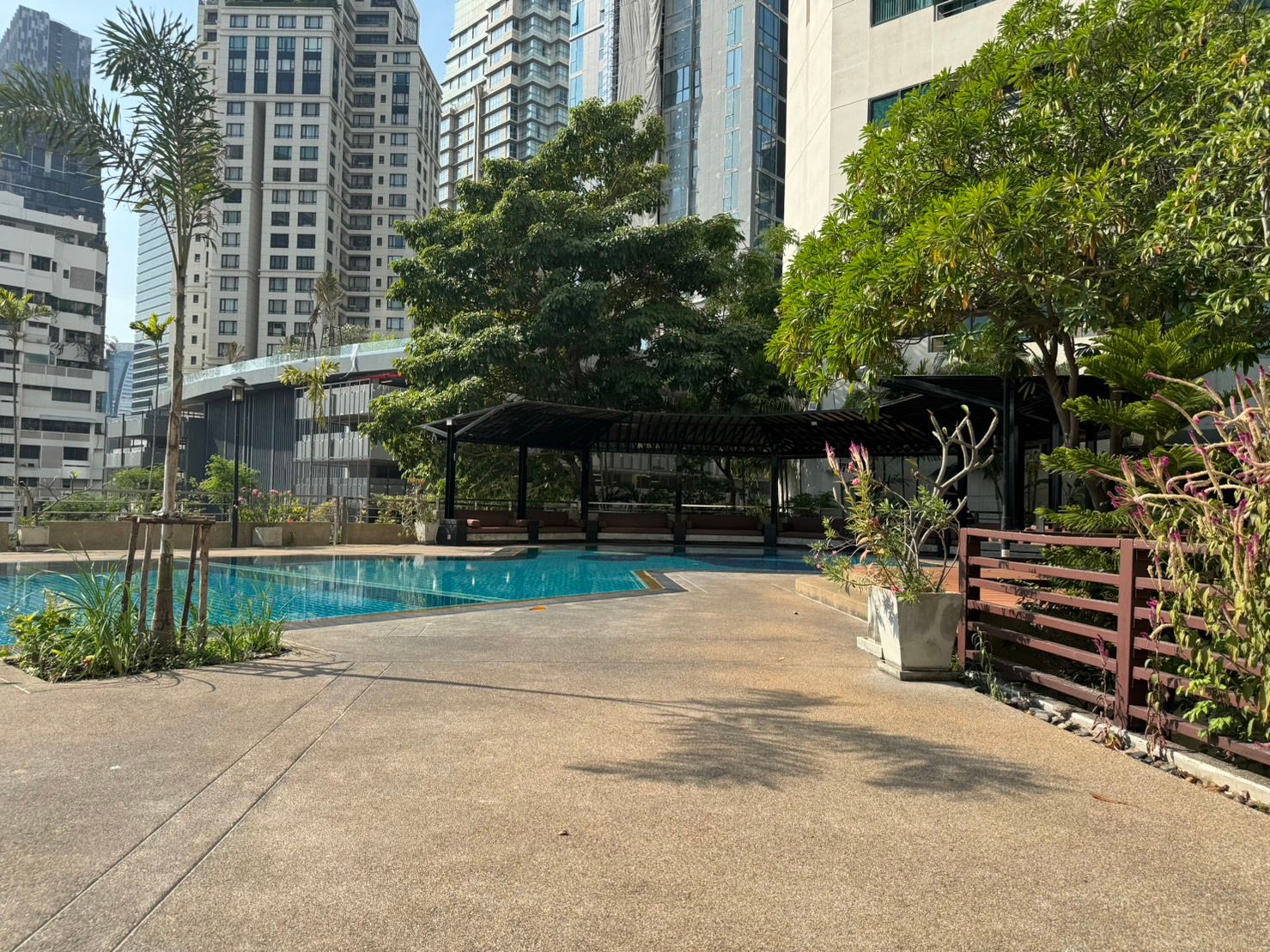 [SI-174] Sathorn Gardens (สาธร การ์เด้นส์) : คอนโดมิเนียมให้เช่า 3 ห้องนอน ใกล้ศาลาแดง คอนโดอยู่สบาย