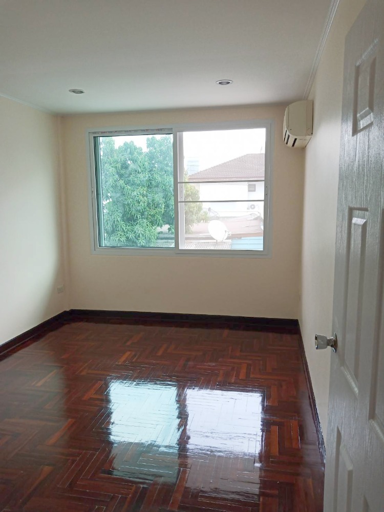 [JJ-48] Townhouse for Sale near Saphan Khwai (ขายทาวน์เฮ้าส์ ใกล้ สะพานควาย) : ขายทาวน์เฮ้าส์ 2 ห้องนอน ใกล้สะพานควาย ขายบ้าน พร้อมเข้าอยู่ ด่วน!