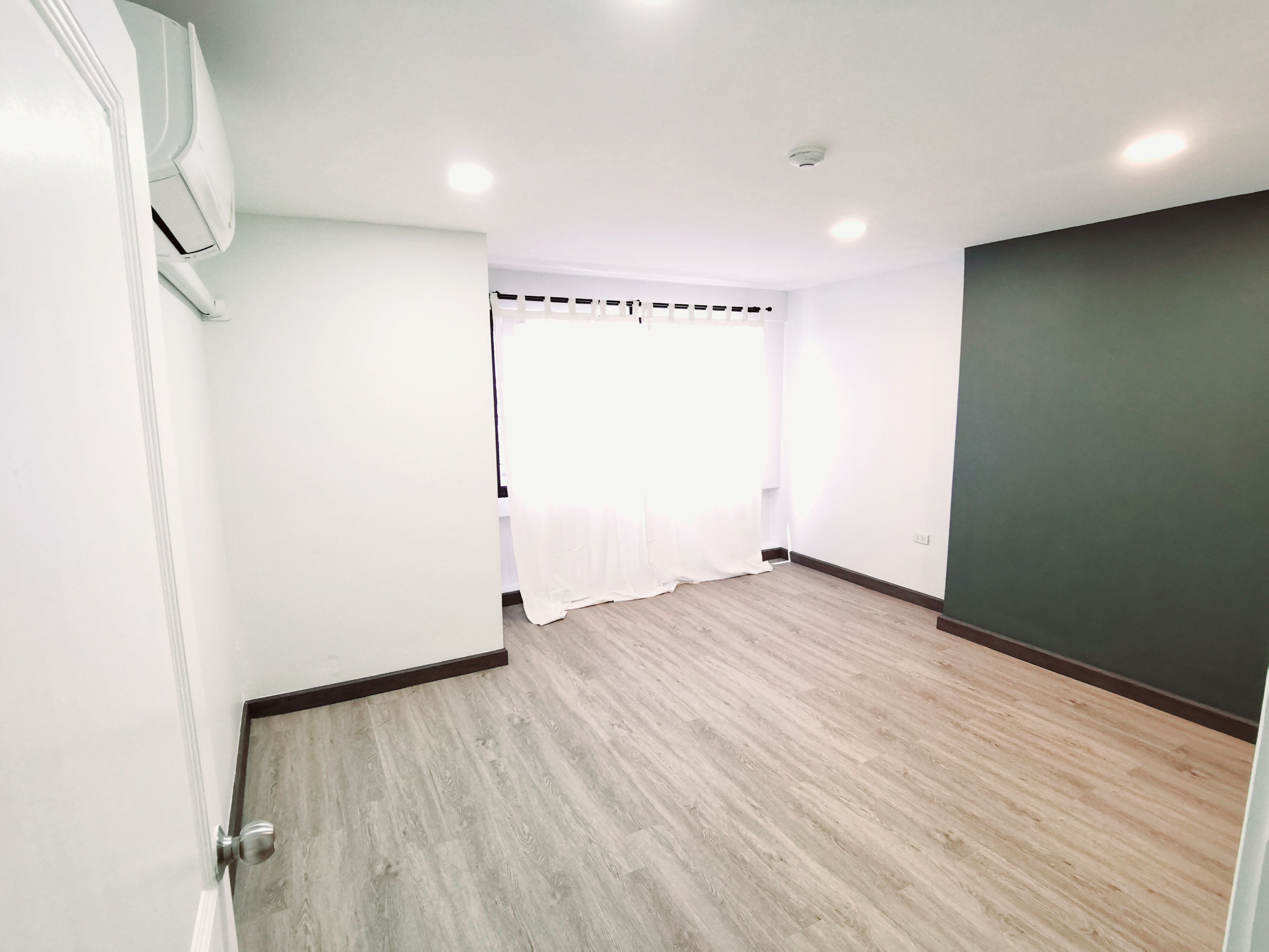 [CHC-401] Siphaya River View Condominium (สี่พระยา ริเวอร์วิว คอนโดมิเนียม) : คอนโดมิเนียมให้เช่า 2 ห้องนอน ใกล้สะพานตากสิน พร้อมเข้าอยู่ทันที นัดดูห้องได้เลย