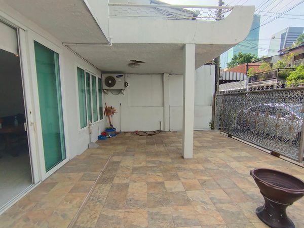 [HU-81] Townhouse for Sale near Thailand Cultural Centre (ขายทาวน์เฮ้าส์ ใกล้ ศูนย์วัฒนธรรมแห่งประเทศไทย) : ขายทาวน์เฮ้าส์ 3 ห้องนอน ใกล้ศูนย์วัฒนธรรมแห่งประเทศไทย บ้านสวย น่าลงทุน