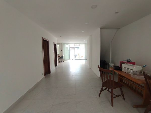 [HU-81] Townhouse for Sale near Thailand Cultural Centre (ขายทาวน์เฮ้าส์ ใกล้ ศูนย์วัฒนธรรมแห่งประเทศไทย) : ขายทาวน์เฮ้าส์ 3 ห้องนอน ใกล้ศูนย์วัฒนธรรมแห่งประเทศไทย บ้านสวย น่าลงทุน