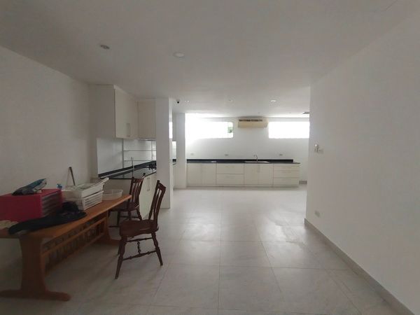 [HU-81] Townhouse for Sale near Thailand Cultural Centre (ขายทาวน์เฮ้าส์ ใกล้ ศูนย์วัฒนธรรมแห่งประเทศไทย) : ขายทาวน์เฮ้าส์ 3 ห้องนอน ใกล้ศูนย์วัฒนธรรมแห่งประเทศไทย บ้านสวย น่าลงทุน