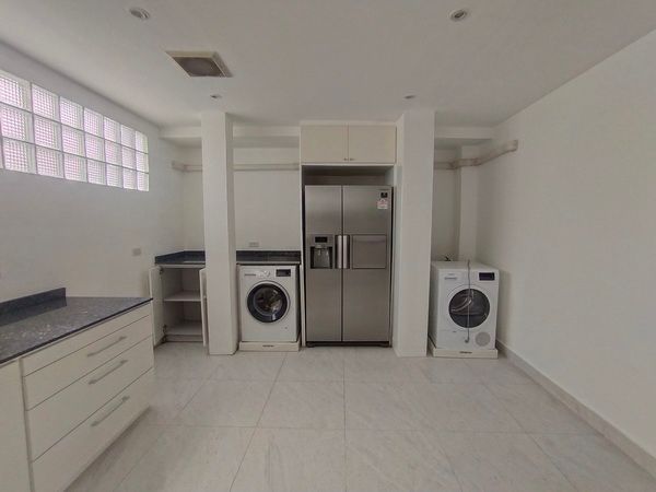 [HU-81] Townhouse for Sale near Thailand Cultural Centre (ขายทาวน์เฮ้าส์ ใกล้ ศูนย์วัฒนธรรมแห่งประเทศไทย) : ขายทาวน์เฮ้าส์ 3 ห้องนอน ใกล้ศูนย์วัฒนธรรมแห่งประเทศไทย บ้านสวย น่าลงทุน