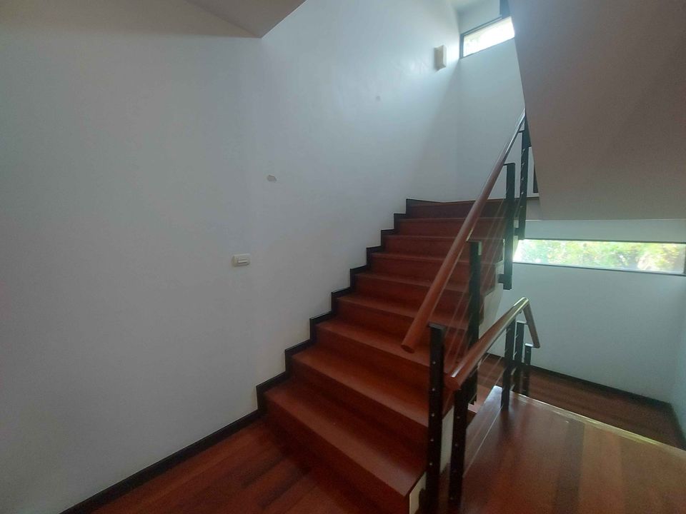 [SUT-375] House for Rent near Thong Lor (บ้านให้เช่า ใกล้ ทองหล่อ) : บ้านให้เช่า 4 ห้องนอน ใกล้ทองหล่อ บ้านสวย ทำเลดี