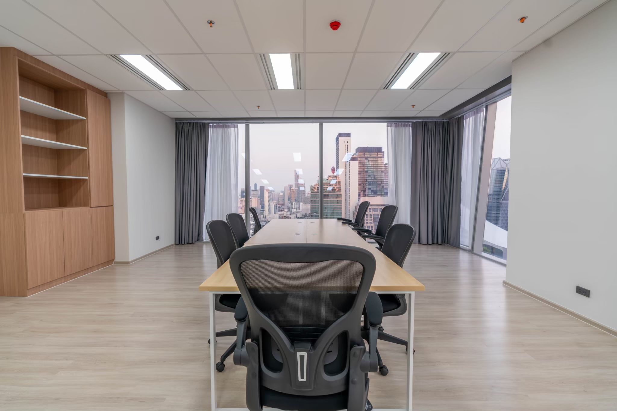 [PL-423] Linuxx Serviced Offices Vanissa branch (ลินุกซ์ อาคารวานิสสา (พื้นที่สำนักงาน)) : พื้นที่สำนักงานให้เช่า 1 ห้องนอน ใกล้ชิดลม พร้อมให้เช่า