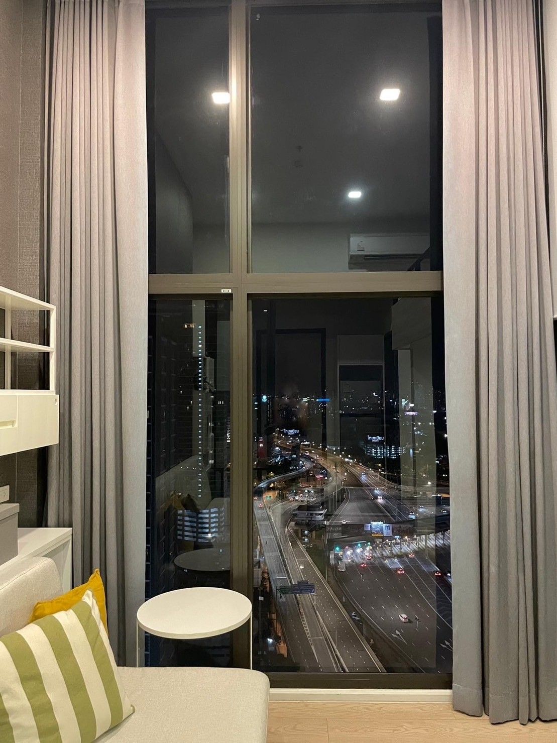 [RA-202] Chewathai Residence Asoke (ชีวาทัย เรสซิเดนท์ อโศก) : คอนโดมิเนียมให้เช่า 1 ห้องนอน ใกล้มักกะสัน พร้อมเข้าอยู่ ด่วน!