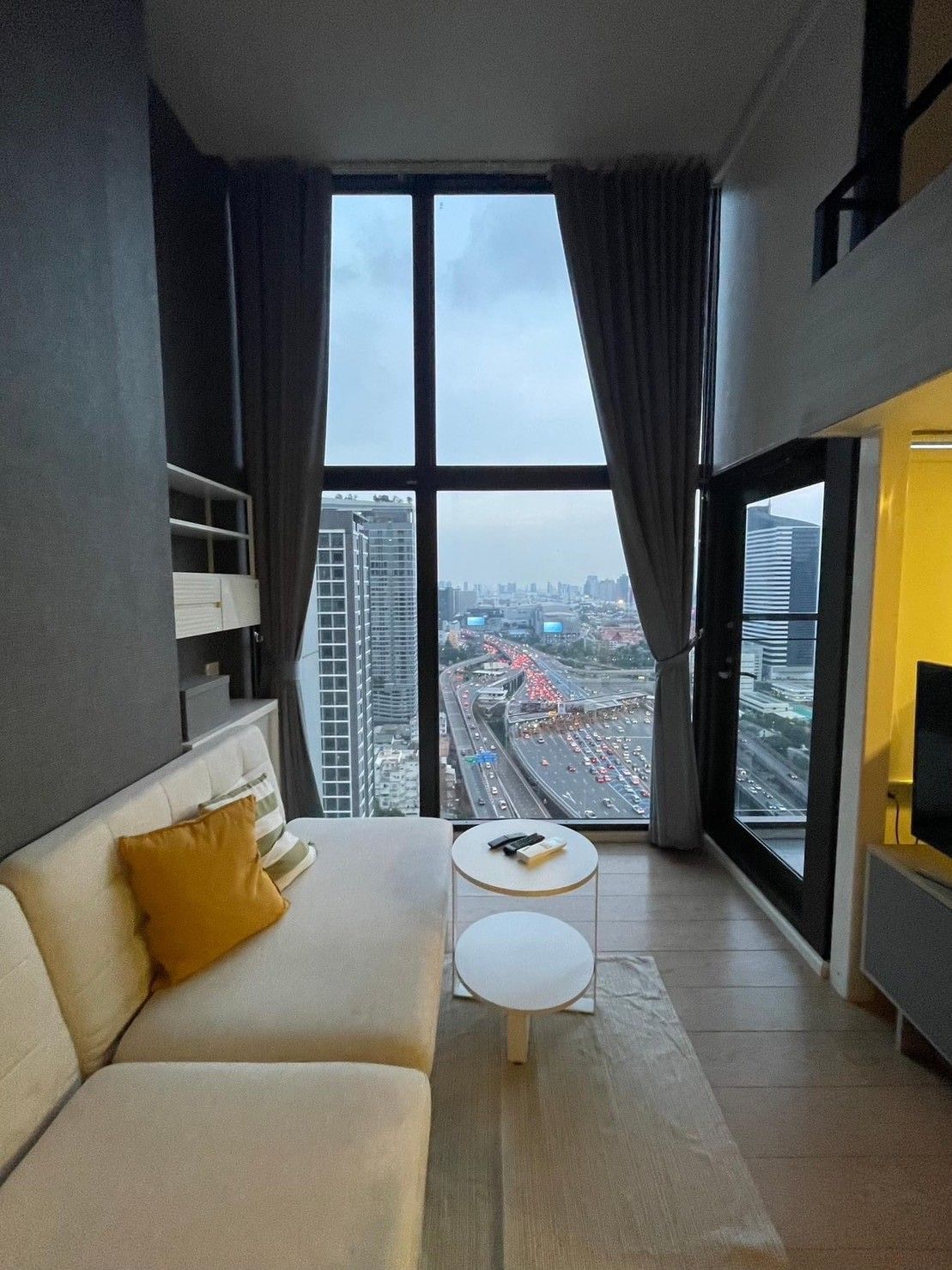 [RA-202] Chewathai Residence Asoke (ชีวาทัย เรสซิเดนท์ อโศก) : คอนโดมิเนียมให้เช่า 1 ห้องนอน ใกล้มักกะสัน พร้อมเข้าอยู่ ด่วน!