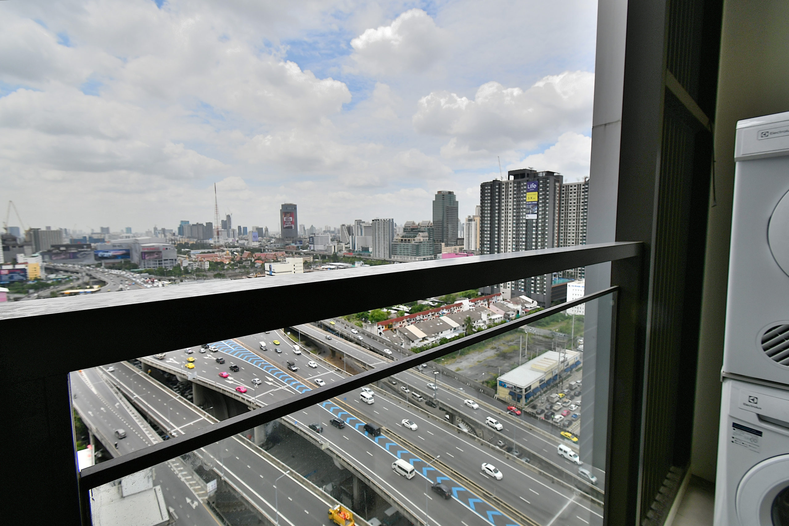 [RA-203] Chewathai Residence Asoke (ชีวาทัย เรสซิเดนท์ อโศก) : คอนโดมิเนียมให้เช่า 1 ห้องนอน ใกล้มักกะสัน ห้องสวย ราคาพิเศษ