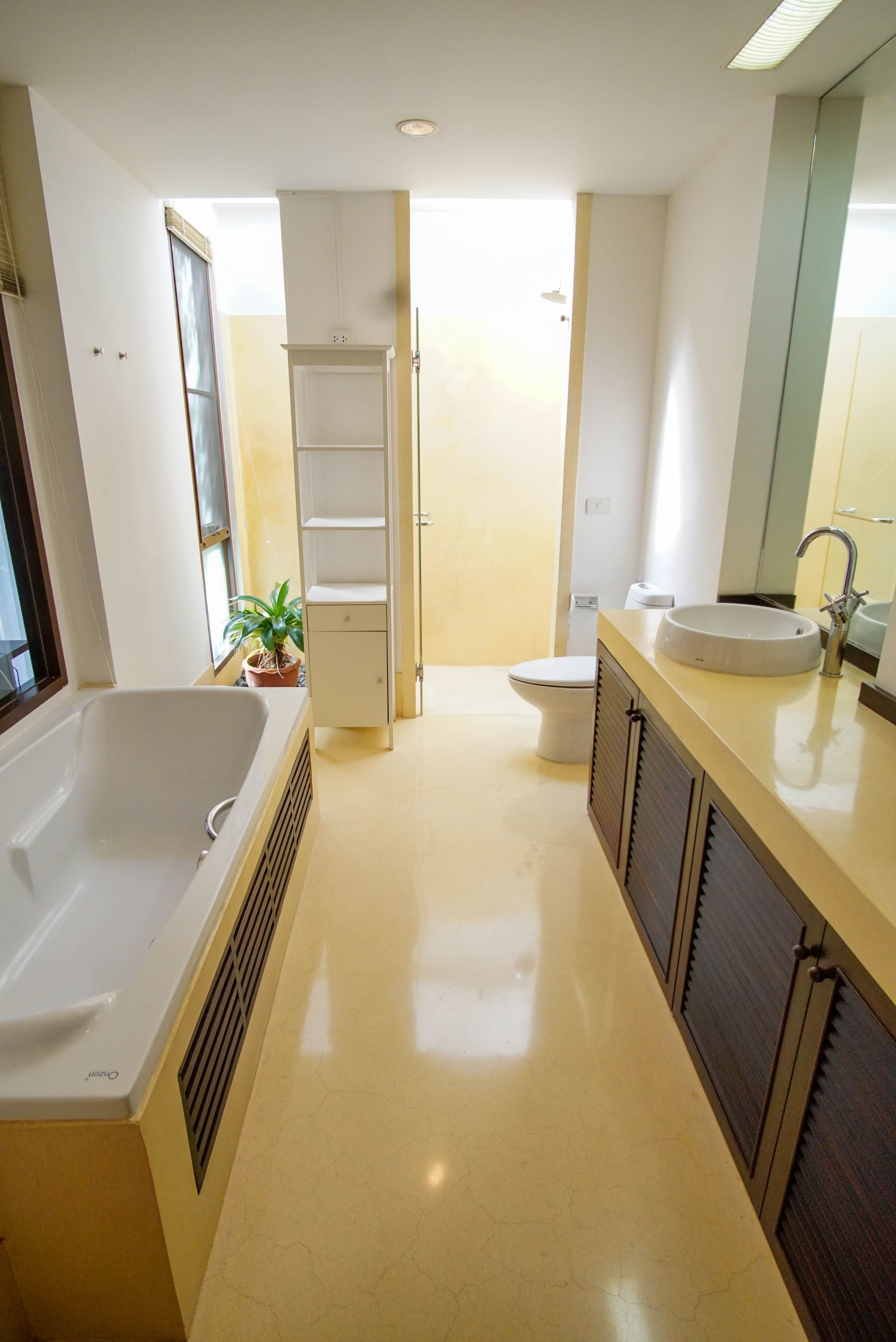 [SUP-380] Raintree Village Apartment (เรนทรี วิลเลจ อพาร์ทเม้นท์) : คอนโดมิเนียมให้เช่า 4 ห้องนอน ใกล้พร้อมพงษ์ คอนโดสวย ส่วนกลางดี