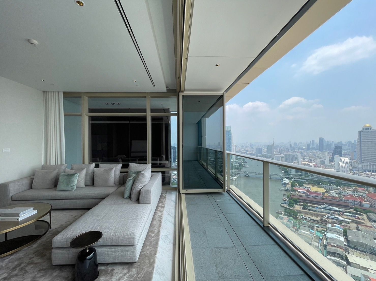 [CHC-475] Four Seasons Private Residences Bangkok (โฟร์ซีซัน ไพรเวท เรสซิเดนซ์ กรุงเทพมหานคร) : คอนโดมิเนียมให้เช่า 1 ห้องนอน ใกล้สะพานตากสิน คอนโดห้องสวย ราคาดี