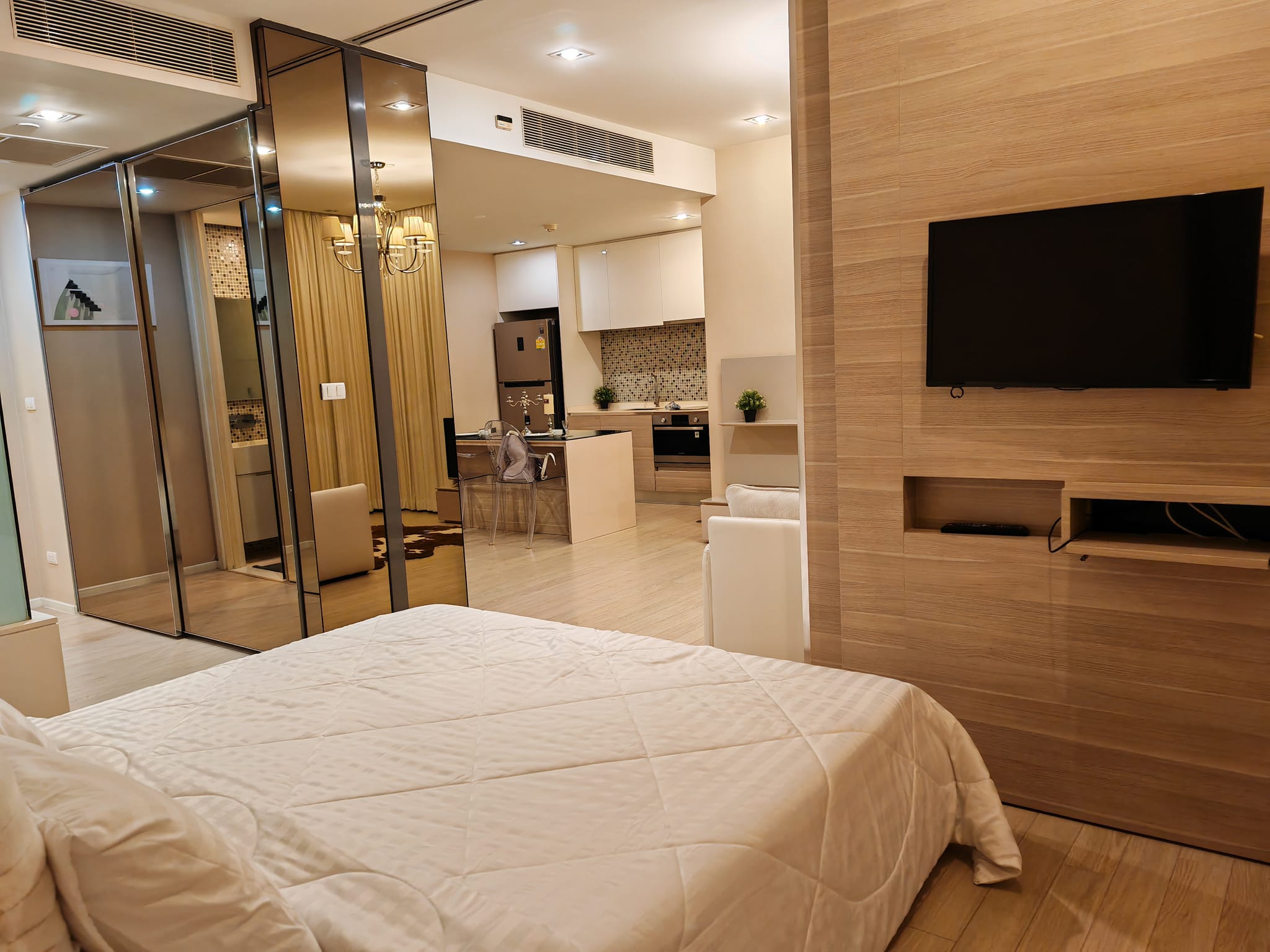 [SUA-327] The Room Sukhumvit 21 (เดอะ รูม สุขุมวิท 21) : คอนโดมิเนียมให้เช่า 1 ห้องนอน ใกล้สุขุมวิท คอนโดพร้อมเข้าอยู่