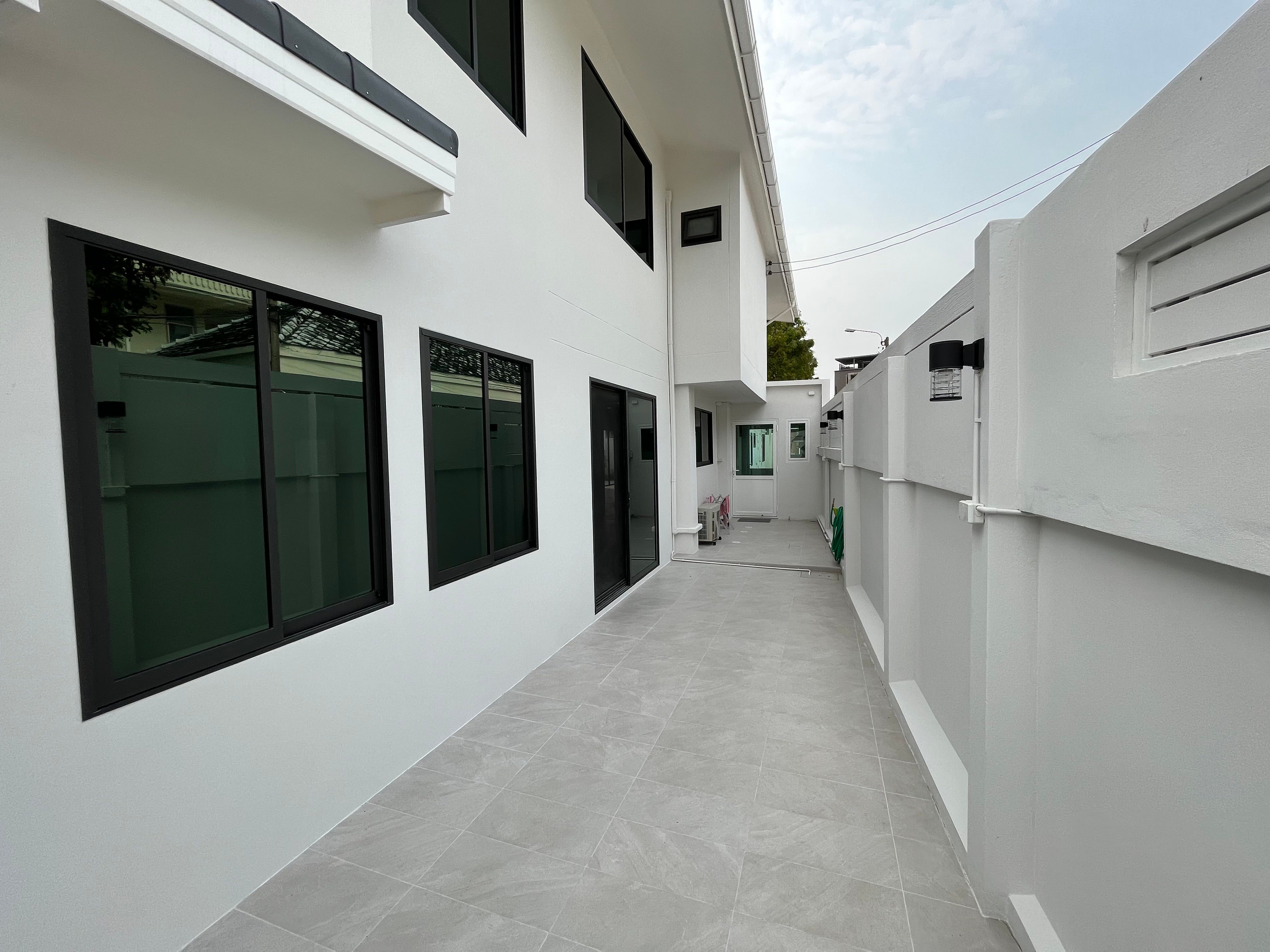 [AR-50] House for Rent near Ari (บ้านให้เช่า ใกล้ อารีย์) : บ้านให้เช่า 4 ห้องนอน ใกล้อารีย์ บ้านนี้ดี อยู่แล้วรวย