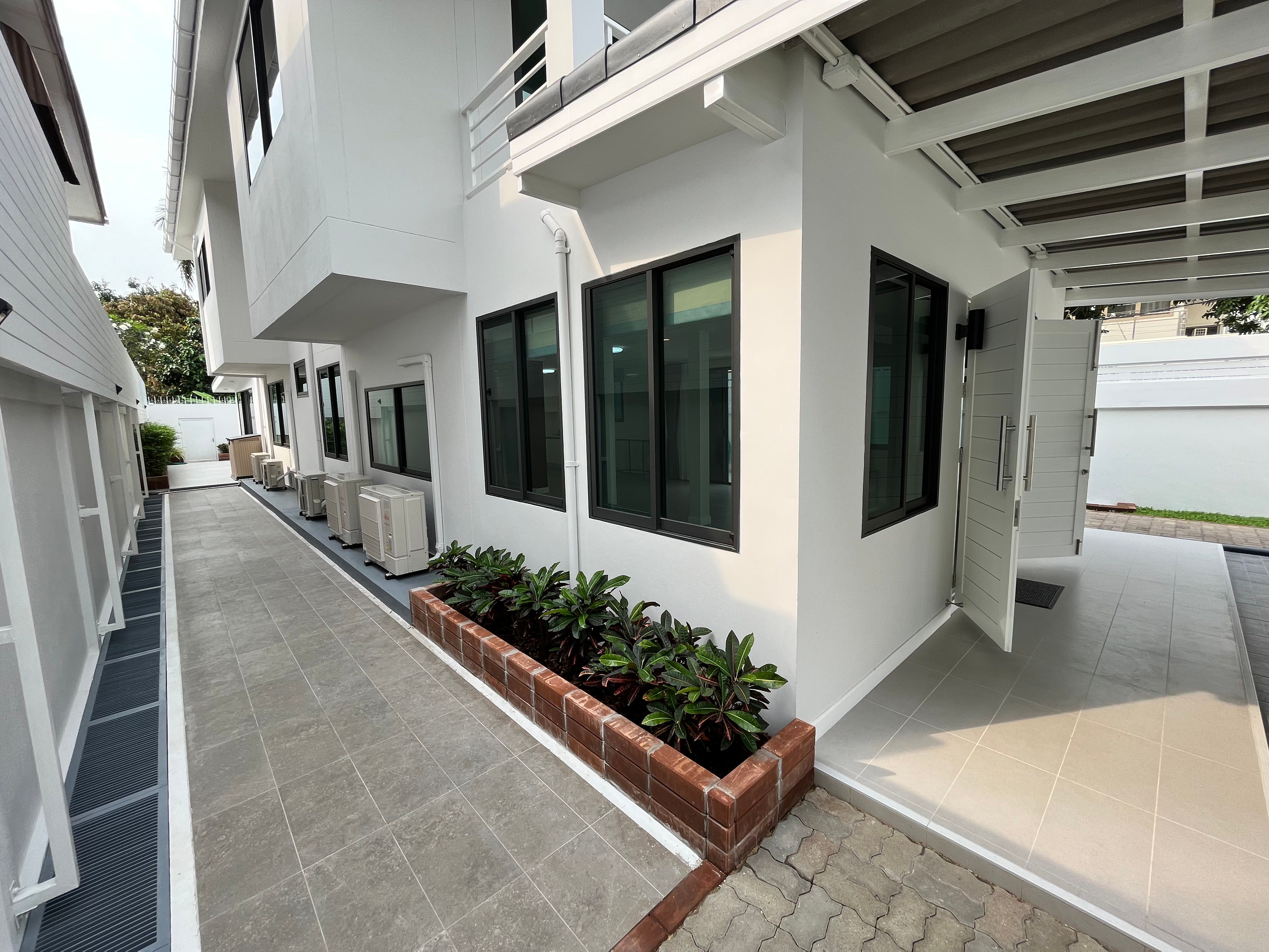 [AR-50] House for Rent near Ari (บ้านให้เช่า ใกล้ อารีย์) : บ้านให้เช่า 4 ห้องนอน ใกล้อารีย์ บ้านนี้ดี อยู่แล้วรวย