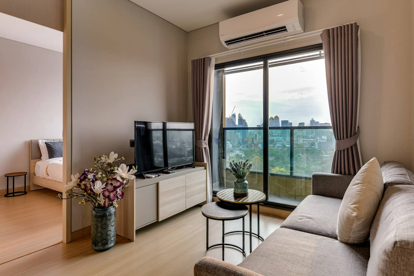 [RA-250] Lumpini Suite Phetchaburi – Makkasan (ลุมพินี สวีท เพชรบุรี - มักกะสัน) : คอนโดมิเนียมให้เช่า 2 ห้องนอน ใกล้มักกะสัน คอนโดให้เช่า ติดต่อเราเลย!