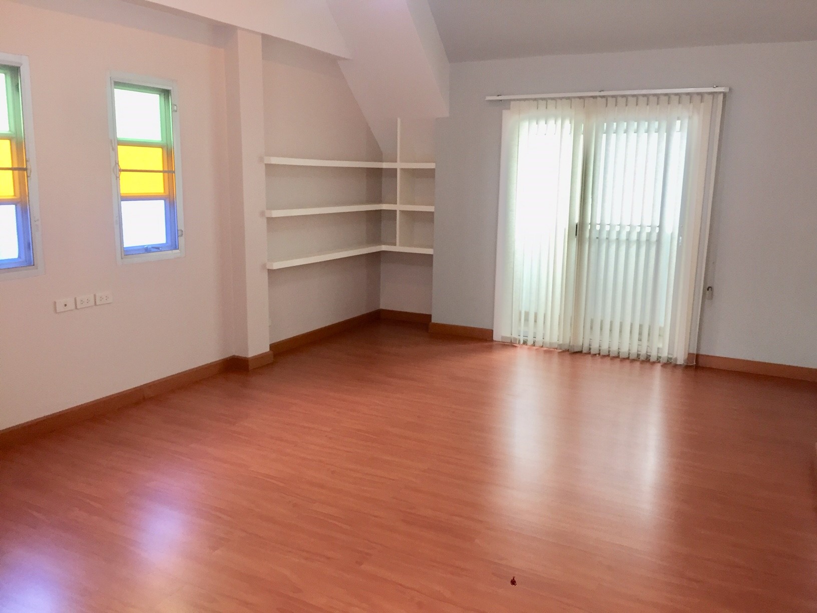 [SUN-75] House for Rent near Nana (บ้านให้เช่า ใกล้ นานา) : บ้านให้เช่า 5 ห้องนอน ใกล้นานา บ้านนี้ดี อยู่แล้วรวย