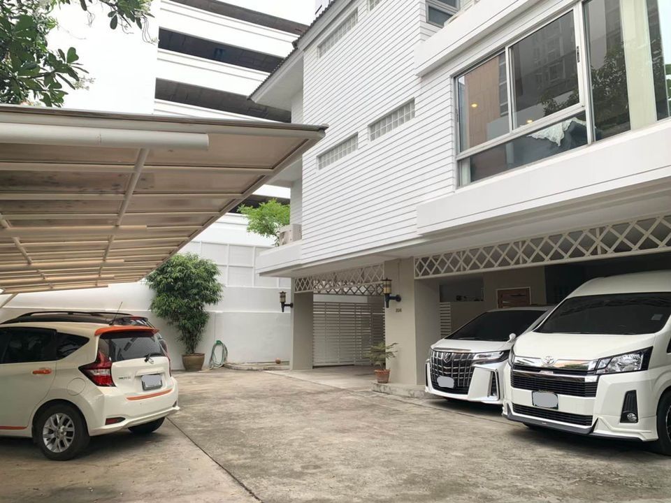 [SUP-407] Townhouse for Rent near Phrom Phong (ทาวน์เฮ้าส์ให้เช่า ใกล้ พร้อมพงษ์) : ทาวน์เฮ้าส์ให้เช่า 3 ห้องนอน ใกล้พร้อมพงษ์ บ้านให้เช่า พร้อมเข้าอยู่ ด่วน!