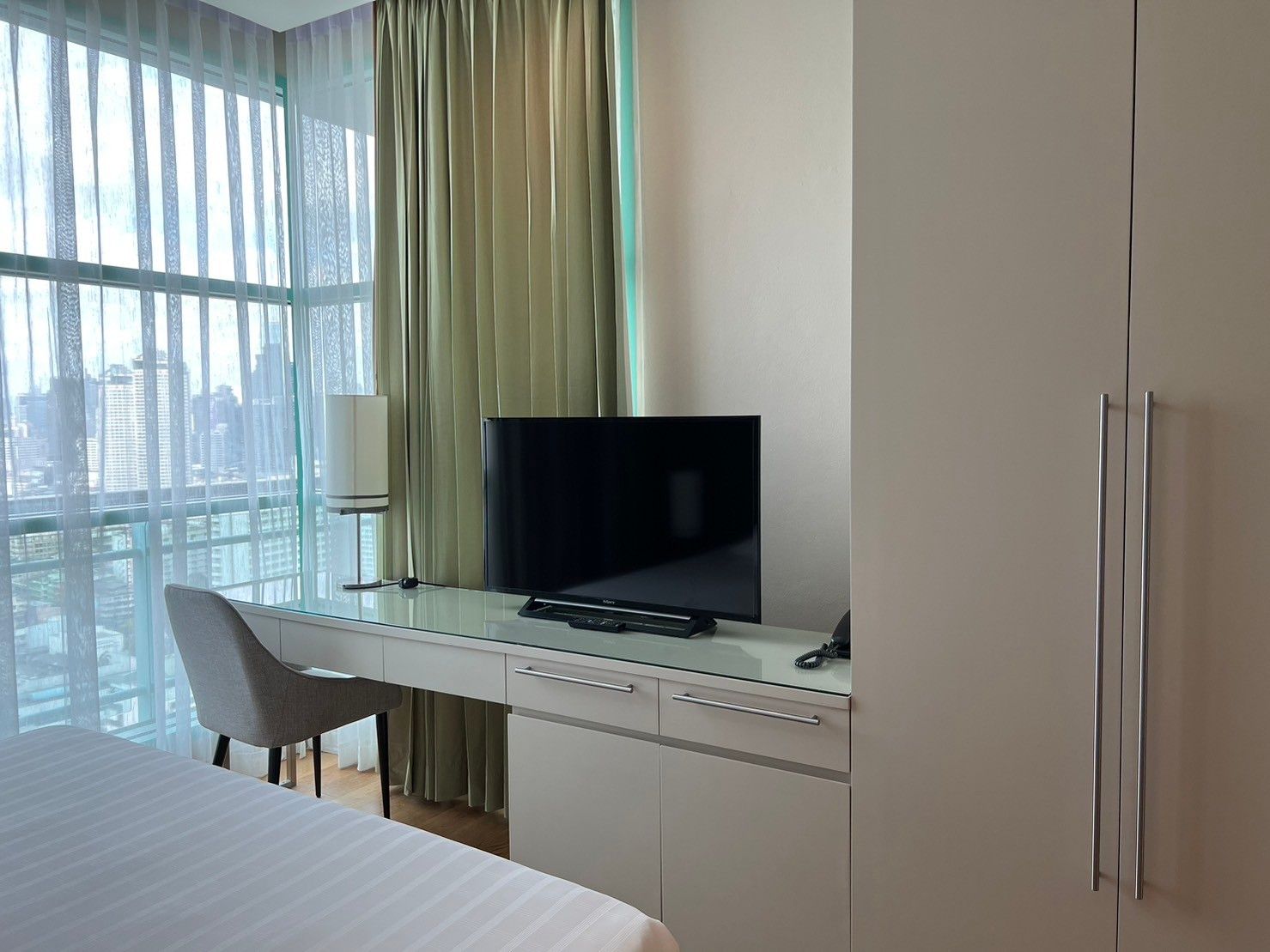 [CHC-510] Chatrium Riverside Condominium (ชาเทรียม ริเวอร์ไซด์ คอนโดมิเนียม) : คอนโดมิเนียมให้เช่า 2 ห้องนอน ใกล้สะพานตากสิน พร้อมเข้าอยู่ ด่วน!