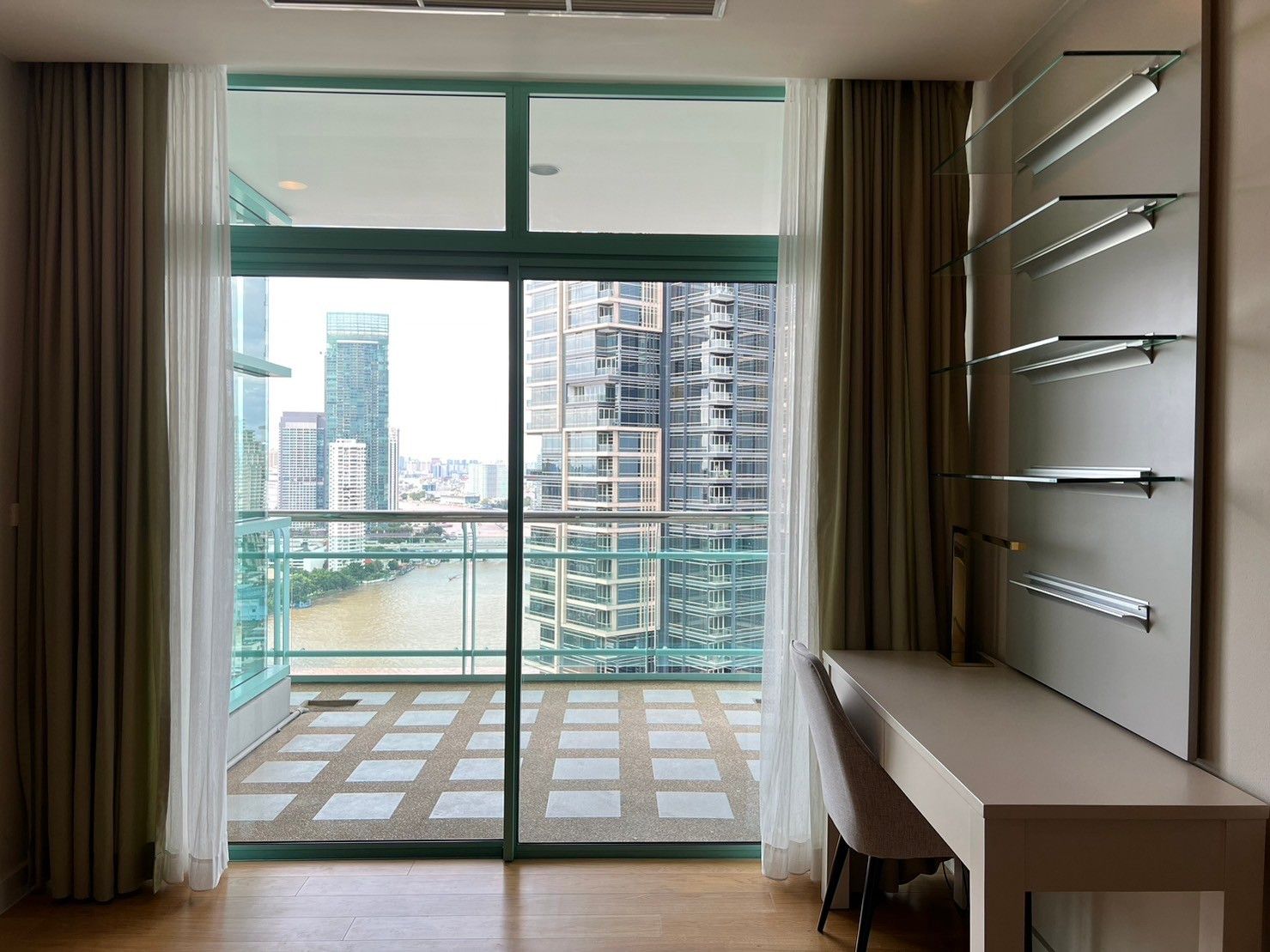 [CHC-510] Chatrium Riverside Condominium (ชาเทรียม ริเวอร์ไซด์ คอนโดมิเนียม) : คอนโดมิเนียมให้เช่า 2 ห้องนอน ใกล้สะพานตากสิน พร้อมเข้าอยู่ ด่วน!