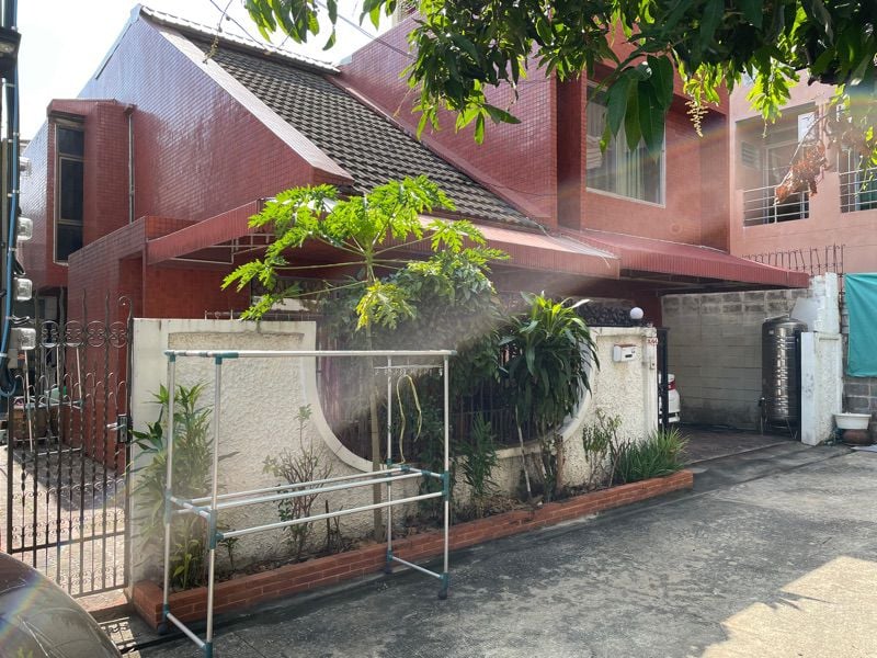 [AR-61] House and Land for Sale near Ari (ขายบ้านพร้อมที่ดิน ใกล้อารีย์) : ขายบ้าน 3 ห้องนอน ใกล้อารีย์ ขายบ้าน ทำเลดี