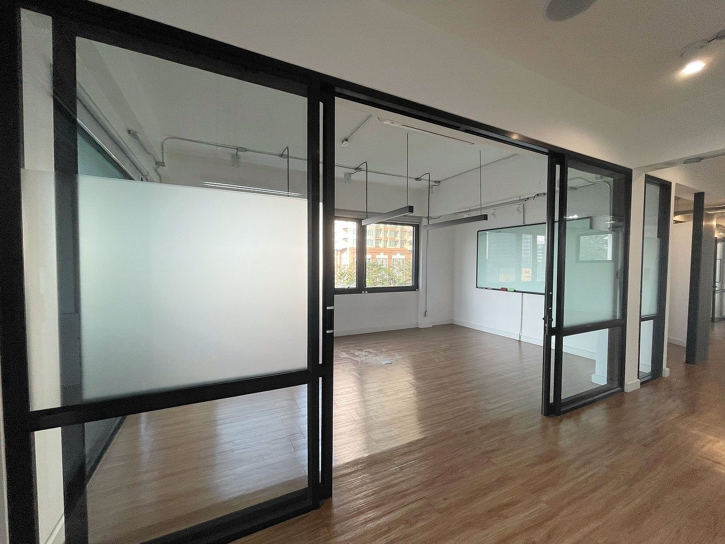 [CHC-568] Office/Commercial Space for Rent near Thung Maha Mek, Sathorn (สำนักงาน/พื้นที่ให้เช่า ใกล้สาธร ทุ่งมหาเมฆ) : พื้นที่สำนักงานให้เช่า 1 ห้องนอน ใกล้ช่องนนทรี พร้อมให้เช่า