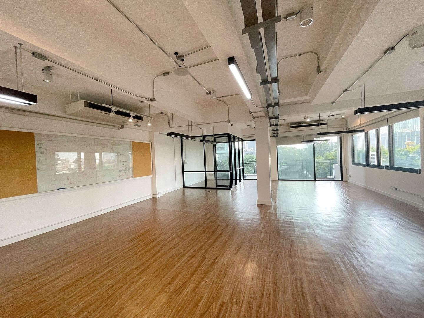 [CHC-568] Office/Commercial Space for Rent near Thung Maha Mek, Sathorn (สำนักงาน/พื้นที่ให้เช่า ใกล้สาธร ทุ่งมหาเมฆ) : พื้นที่สำนักงานให้เช่า 1 ห้องนอน ใกล้ช่องนนทรี พร้อมให้เช่า