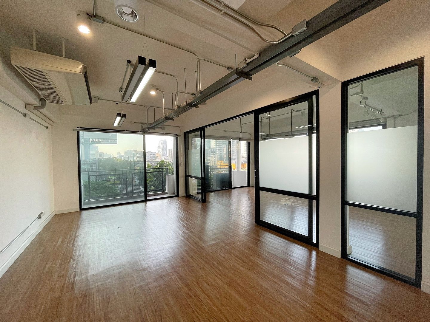 [CHC-568] Office/Commercial Space for Rent near Thung Maha Mek, Sathorn (สำนักงาน/พื้นที่ให้เช่า ใกล้สาธร ทุ่งมหาเมฆ) : พื้นที่สำนักงานให้เช่า 1 ห้องนอน ใกล้ช่องนนทรี พร้อมให้เช่า