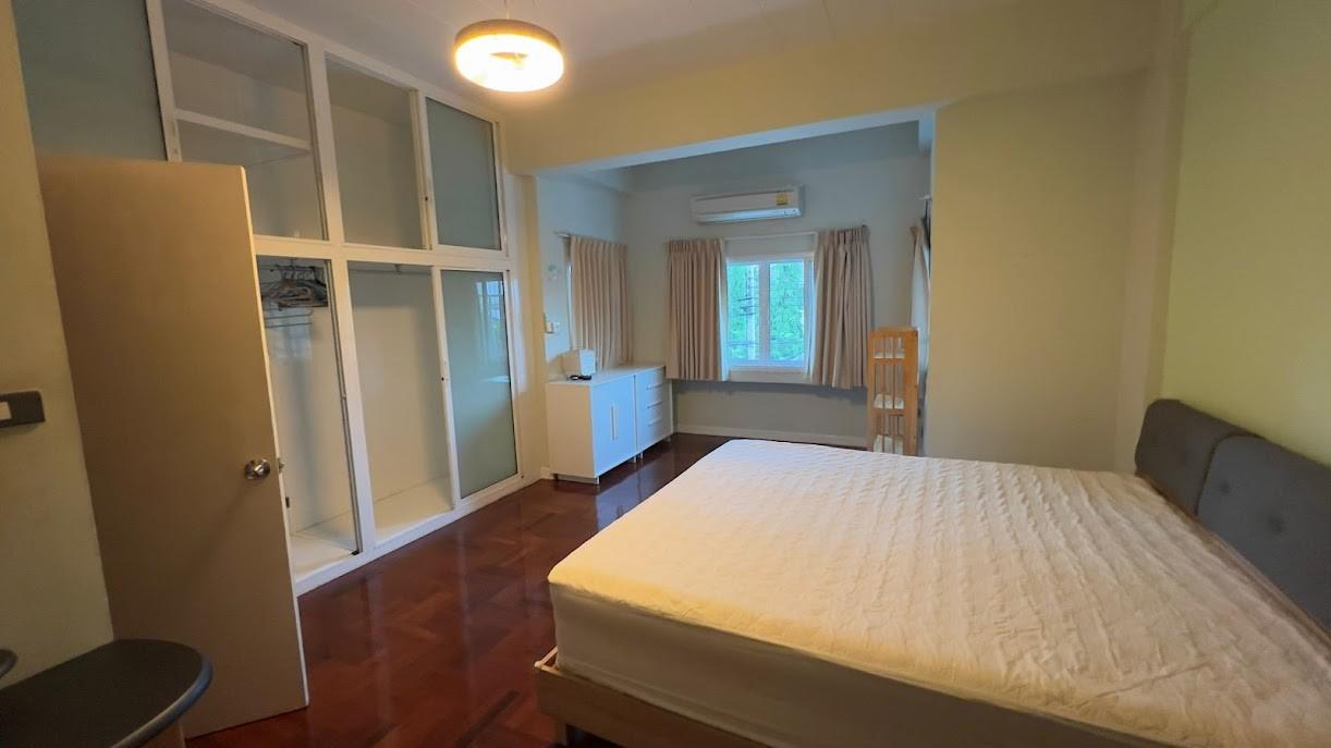 [SUE-295] 4-BR Townhouse for Rent near Ekkamai (4 ห้องนอน ทาวน์เฮ้าส์ให้เช่า ใกล้เอกมัย) : ทาวน์เฮ้าส์ให้เช่า 4 ห้องนอน ใกล้เอกมัย บ้านสวย ทำเลดี