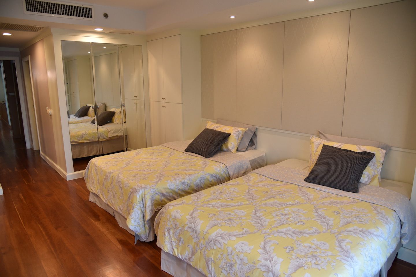 [PL-492] The Natural Place Suite Ngamduphli Condominium (เดอะ เนเชอรัล เพลส สวีท คอนโดมิเนียม) : คอนโดมิเนียมให้เช่า 4 ห้องนอน ใกล้ลุมพินี พร้อมเข้าอยู่ ด่วน!