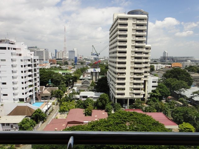 [RA-304] Baan Prompong Condominium (บ้านพร้อมพงษ์ คอนโดมิเนียม) : คอนโดมิเนียมให้เช่า 2 ห้องนอน ใกล้เพชรบุรี นัดชมได้เลยวันนี้