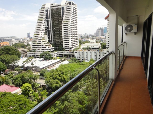 [RA-304] Baan Prompong Condominium (บ้านพร้อมพงษ์ คอนโดมิเนียม) : คอนโดมิเนียมให้เช่า 2 ห้องนอน ใกล้เพชรบุรี นัดชมได้เลยวันนี้